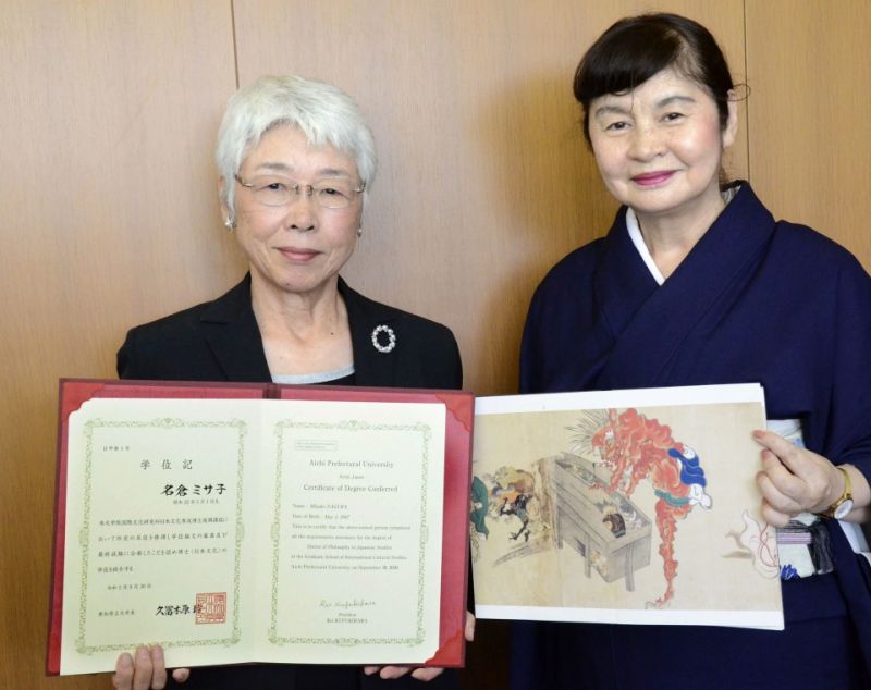 Cụ bà lấy bằng tiến sĩ nhờ bức tranh Bách quỷ dạ hành